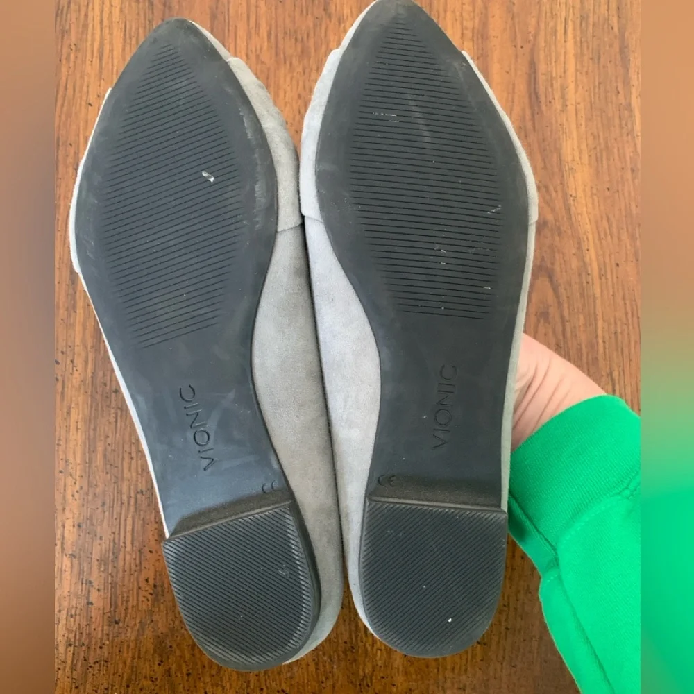Vionic Women's Gray Bow Pointed-Toe Flats - Picture 4 of 5